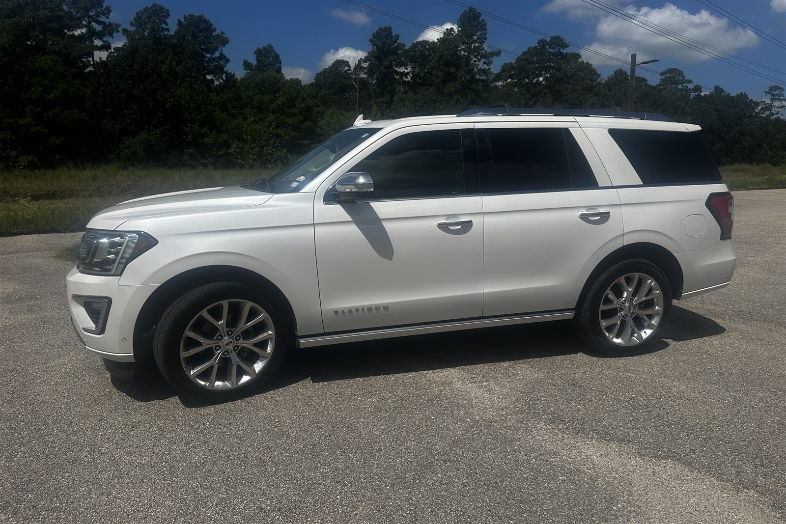 White Ford Expedition Platinum used for Greg's Blackline airport transfers