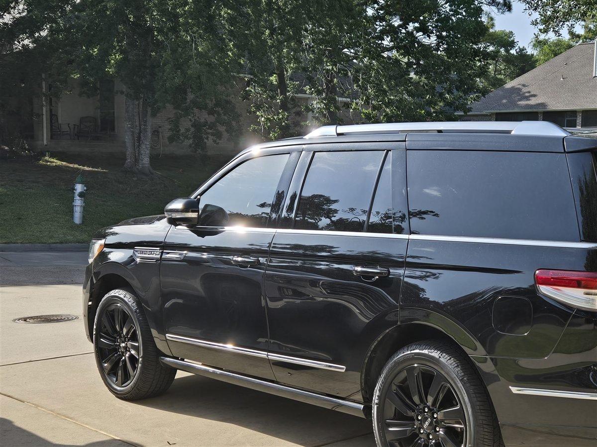 Luxury SUV from Greg's Blackline for cruise port rides